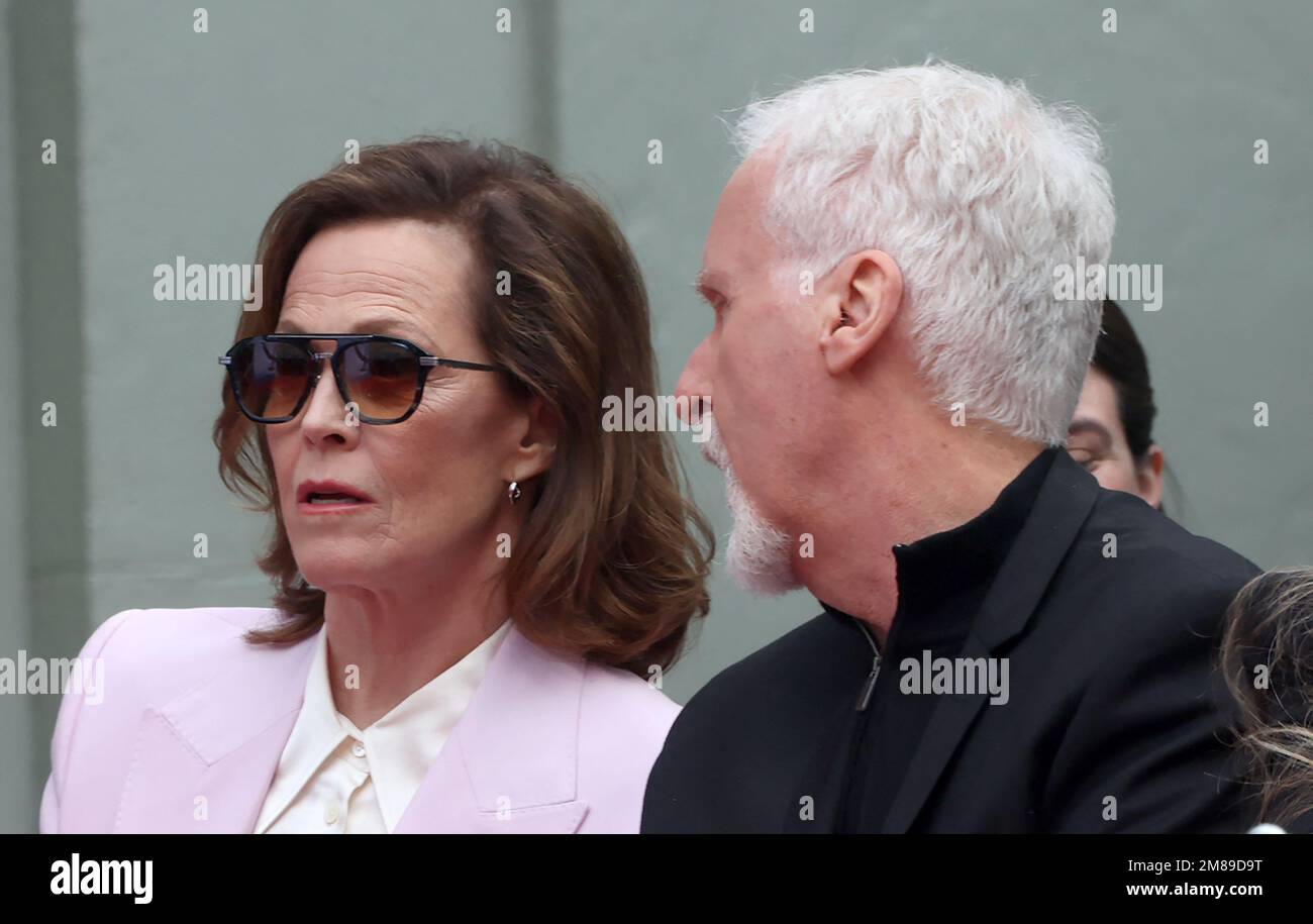 Hollywood, Los Angeles, Kalifornien, USA, am 12. Januar 2022. Sigourney Weaver, James Cameron bei James Cameron und Jon Landau Hand and Footprint in Cement Ceremony am 12. Januar 2022 im TCL Chinese Theatre in Hollywood, Los Angeles, Kalifornien, USA. Foto: Fati Sadou/ABACAPRESS.COM Stockfoto
