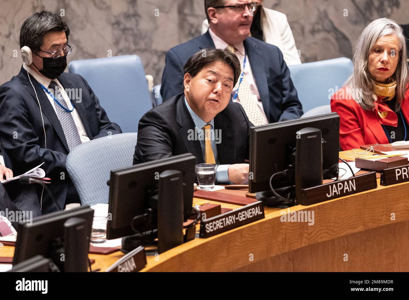 New York, Usa. 12. Januar 2023. Yoshimasa Hayashi, Außenminister Japans, spricht auf der Sitzung des Sicherheitsrats über die Förderung und Stärkung der Rechtsstaatlichkeit bei der Wahrung des Weltfriedens und der internationalen Sicherheit am Sitz der Vereinten Nationen. Japan ist im Januar Präsident des Sicherheitsrates, und der Außenminister Yoshimasa Hayashi leitet das Treffen. (Foto: Lev Radin/Pacific Press) Kredit: Pacific Press Media Production Corp./Alamy Live News Stockfoto