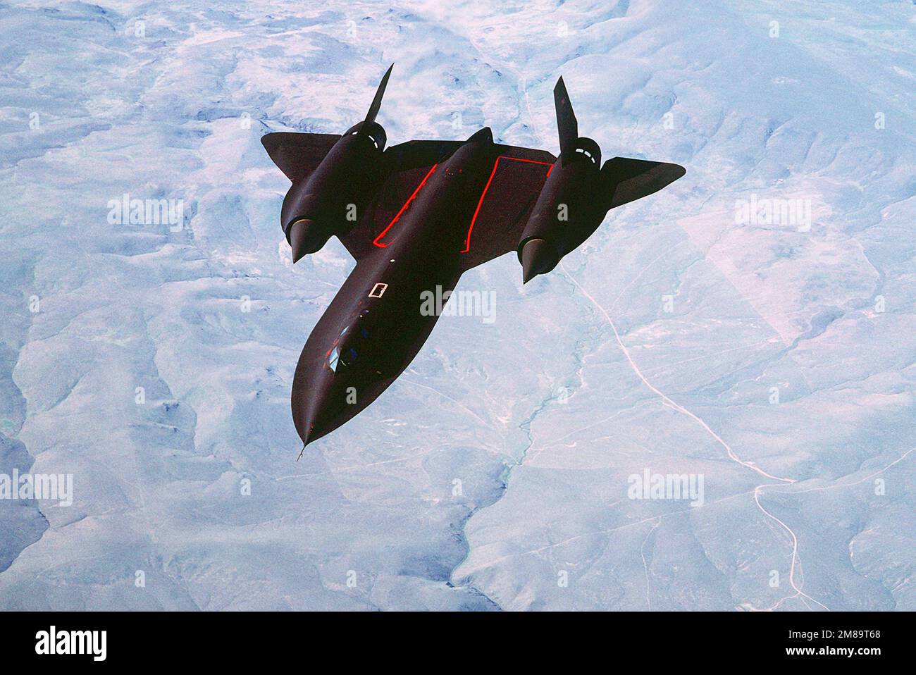 Eine Luft-Luft-Draufsicht eines strategischen Aufklärungsflugzeugs SR-71a. Die SR-71 ist inoffiziell als "Blackbird" bekannt. Basis: Luftwaffenstützpunkt Beale Bundesstaat: Kalifornien (CA) Land: Vereinigte Staaten von Amerika (USA) Stockfoto