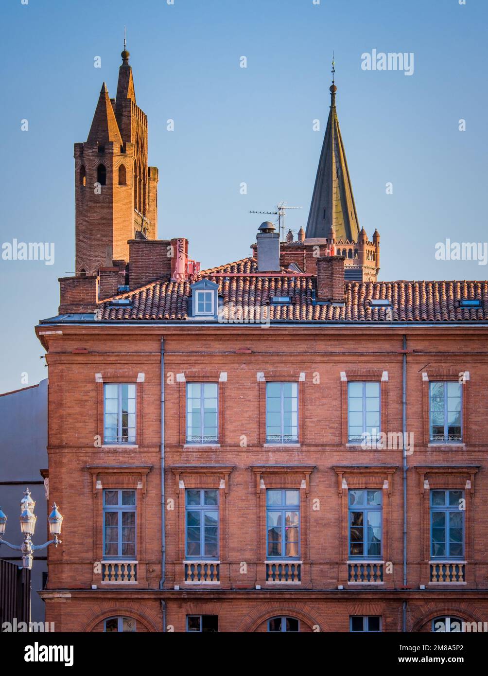 Typische Backsteingebäude im Zentrum der Stadt Toulouse im Süden Frankreichs (Haute Garonne) Stockfoto