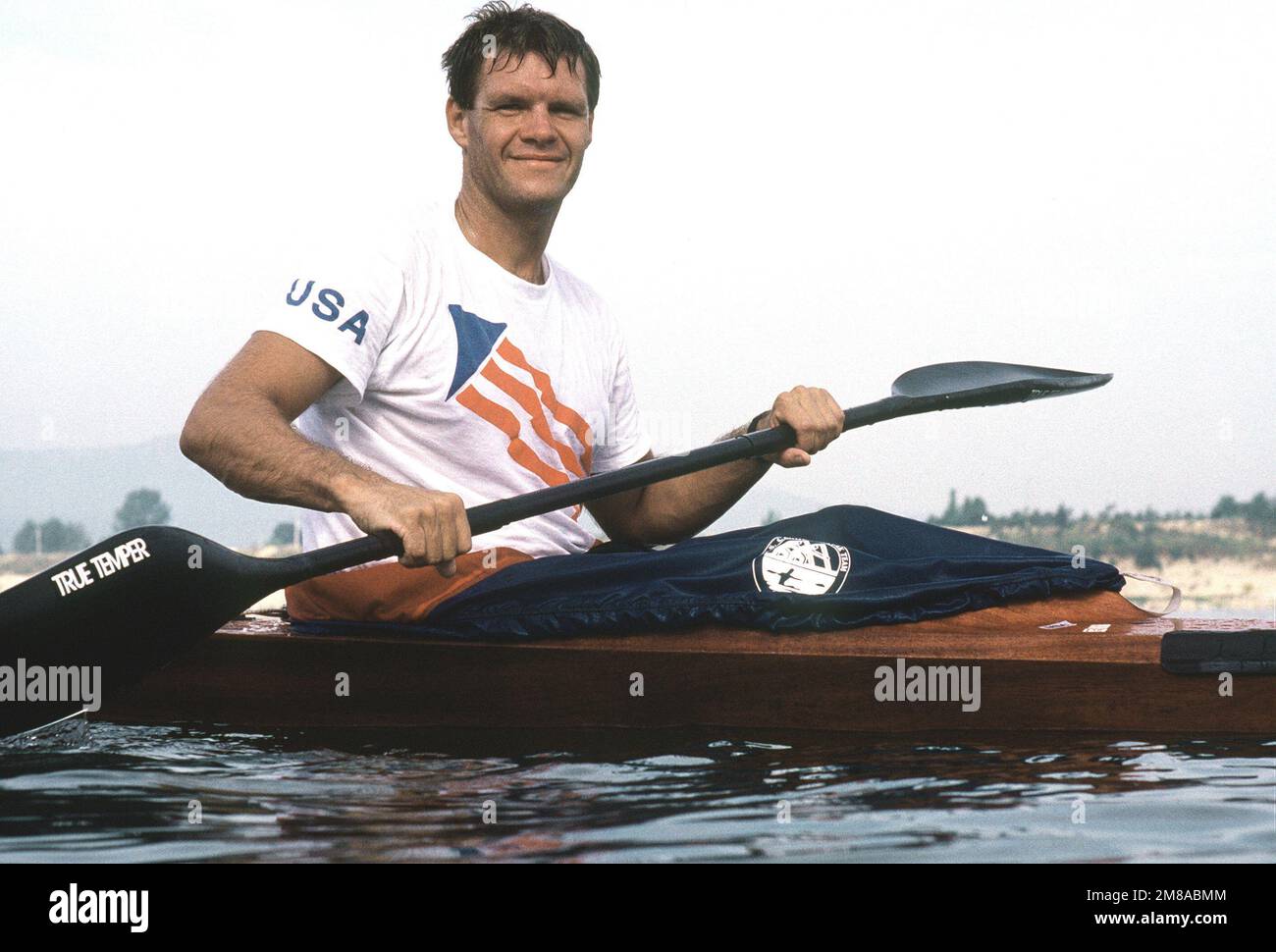 SPEZ. Juergen Hagemann, Mitglied des Kanu- und Kajakteams der USA, übt während der Sommerspiele der Olympiade 24. auf dem Han River. Hagemann ist ein alternativer Mitbewerber beim K-4 1000-Meter Kajak-Event. Basis: Seoul Land: Korea Stockfoto