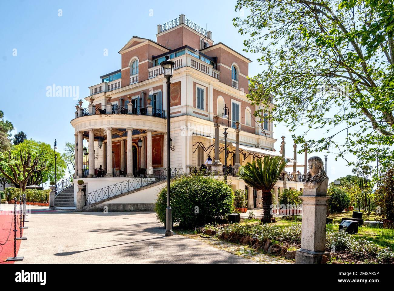 Casina Valadier, Villa aus dem 19. Jahrhundert an einem Panoramablick auf den Pincian-Hügel, romantischer Veranstaltungsort für Hochzeiten, in den Gärten der Villa Borghese, Rom, Italien Stockfoto