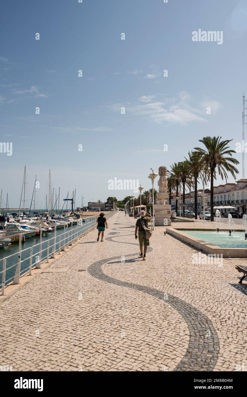 Promenade entlang des Guadiana River, Vila Real de Santo Antonio, Algarve, Portugal Stockfoto