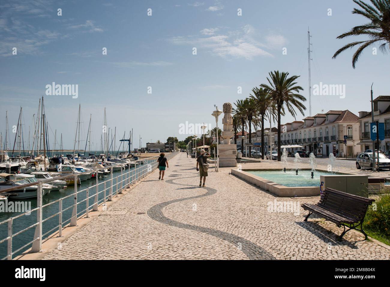 Promenade entlang des Guadiana River, Vila Real de Santo Antonio, Algarve, Portugal Stockfoto
