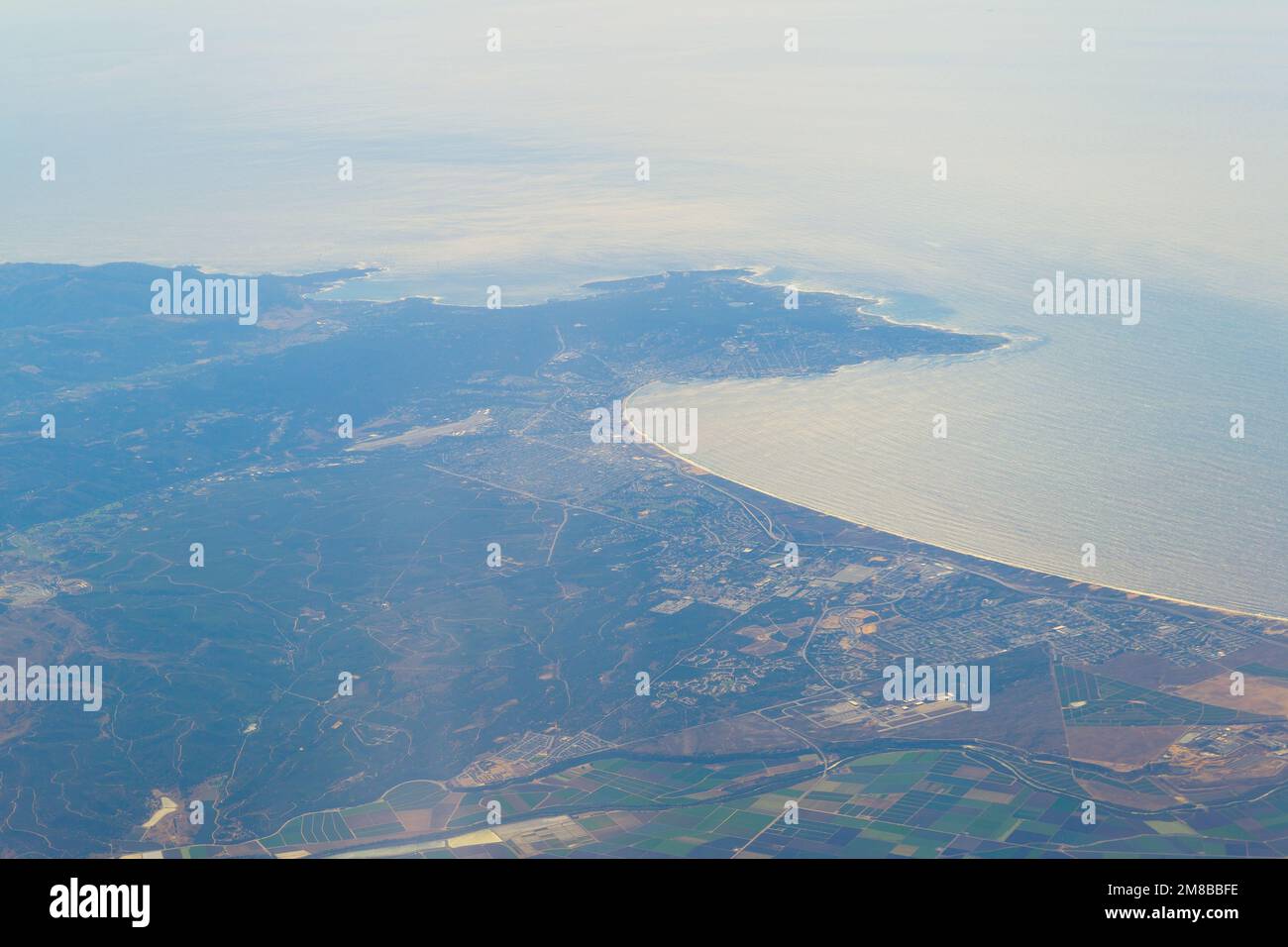 Die Küste der Monterey Bay in Kalifornien, USA, aus der Vogelperspektive. Stockfoto