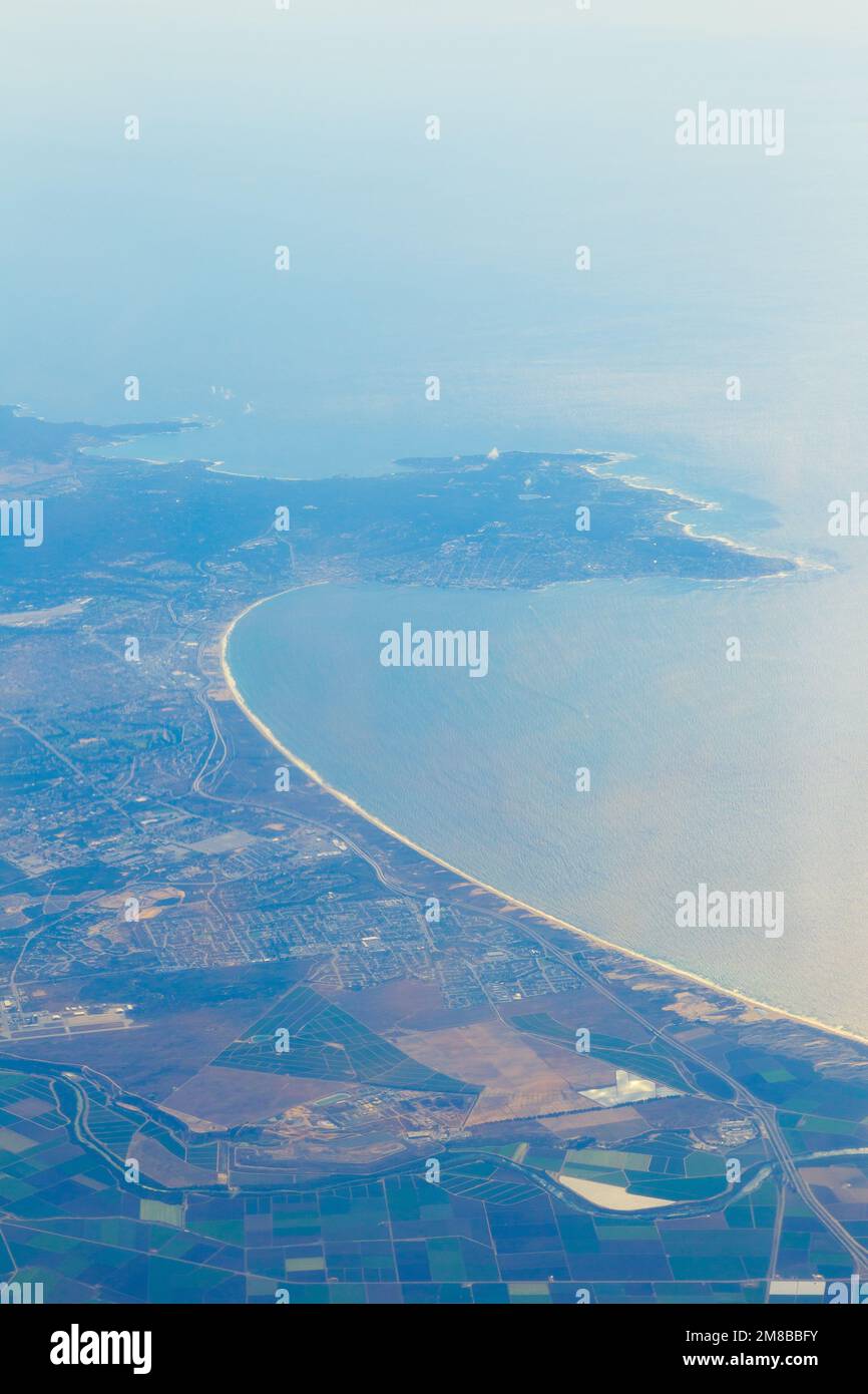 Die Küste der Monterey Bay in Kalifornien, USA, aus der Vogelperspektive. Stockfoto