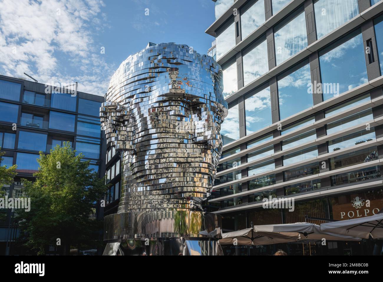 Rotierender Leiter der kinetischen Skulptur Franz Kafka von David Cerny, 2014 - Prag, Tschechische Republik Stockfoto