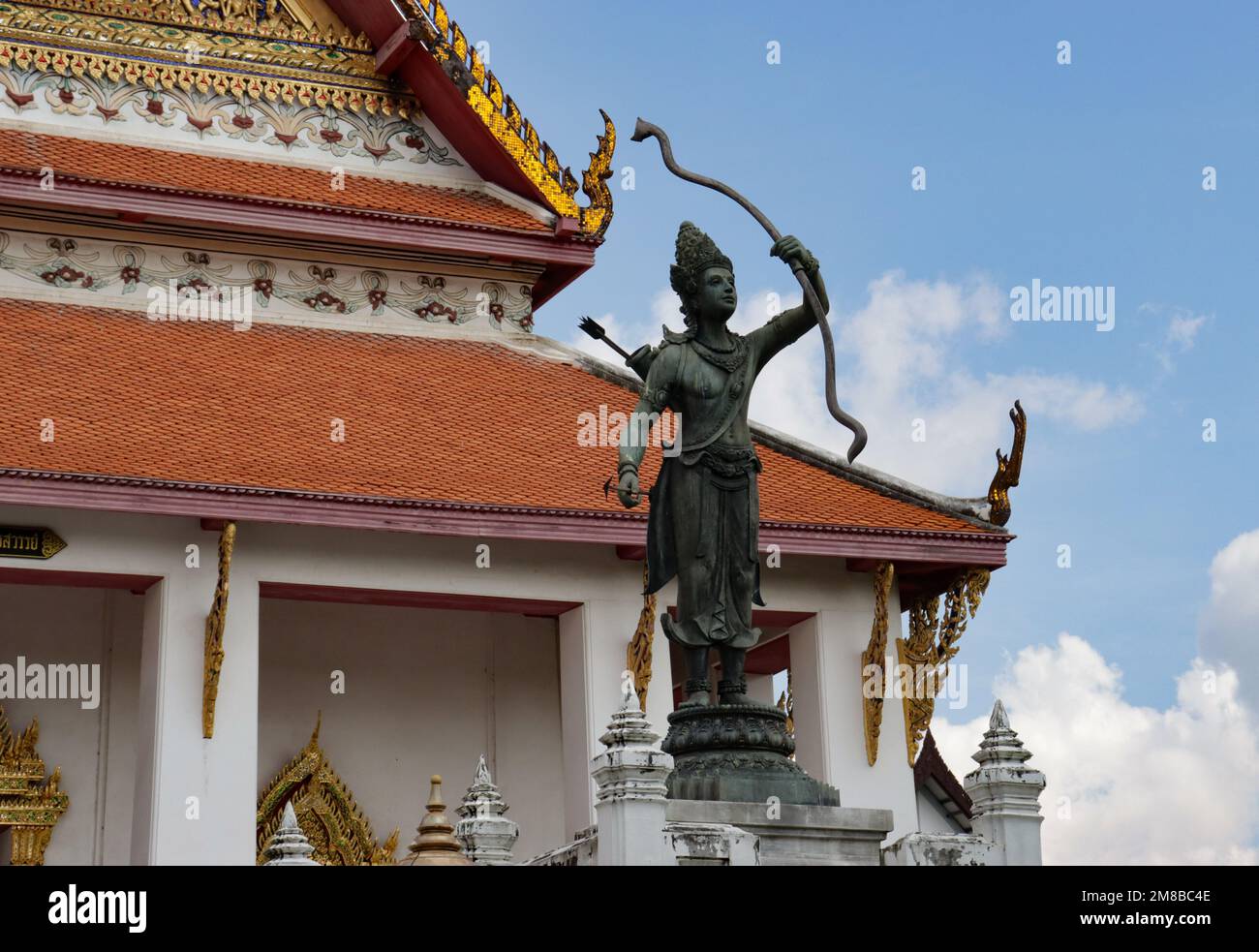 Rama hebt die Bow Skulptur, Bangkok National Museum, Thailand. Stockfoto