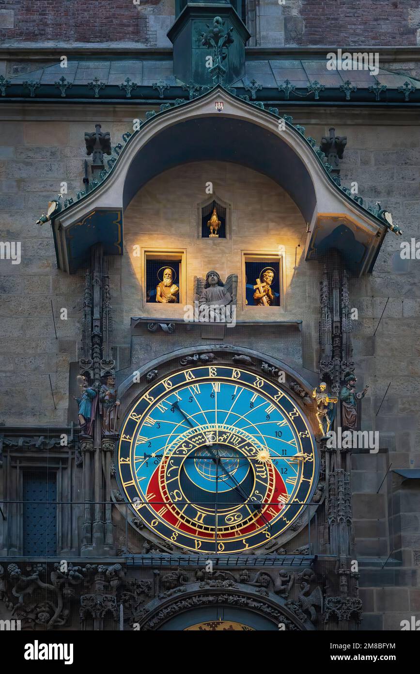 St. Jude Thaddaeus und St. Philip animierte Apostelfiguren der astronomischen Uhr im Alten Rathaus - Prag, Tschechische Republik Stockfoto