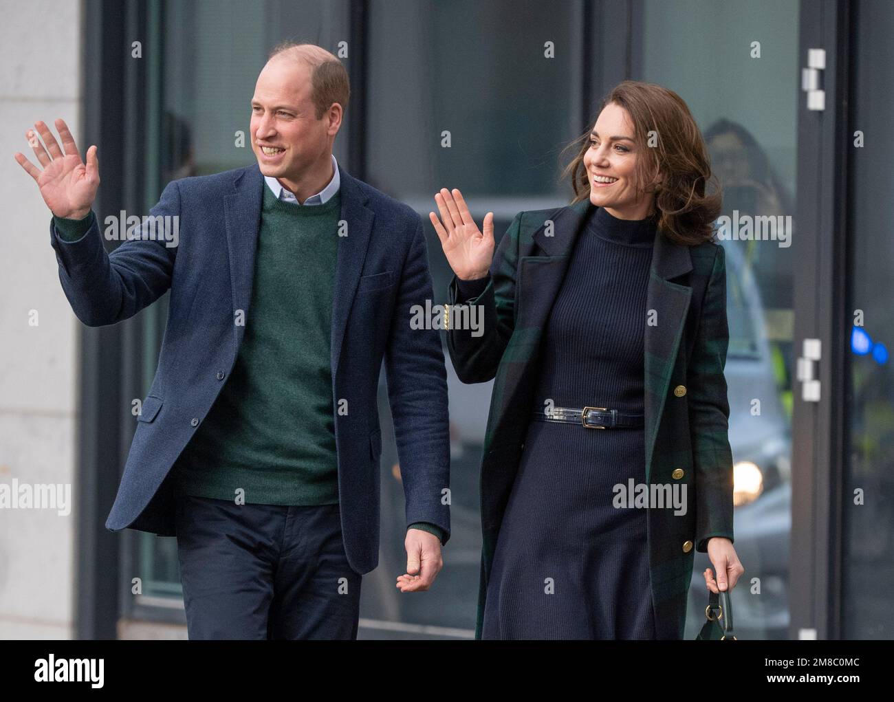 Liverpool, England. UK. 12. Januar 2023. Prinz William, Prinz von Wales und Catherine, Prinzessin von Wales, trägt ein zweireihiges grün-blaues Stockfoto