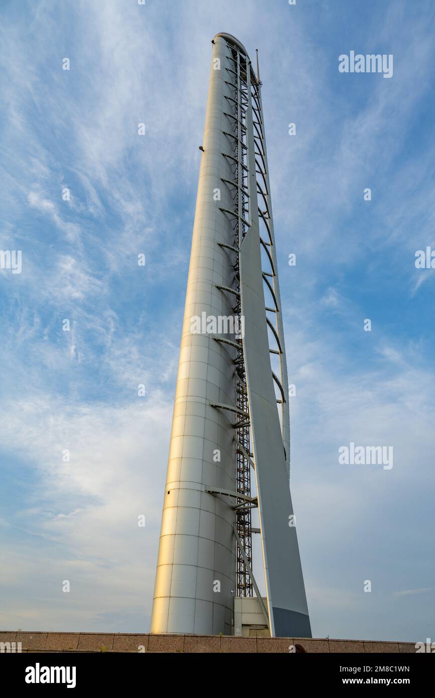 Blick auf den Flügelturm, den höchsten frei drehenden Turm der Welt, im Glasgow Science Centre Glasgow. Stockfoto