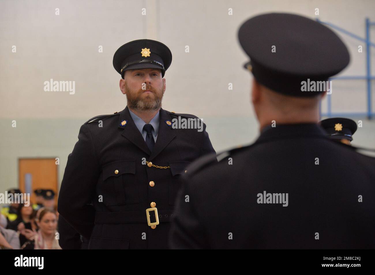 Templemore, Tipperary, Irland, 13. Januar 2023. Der Garda-Absolvent Connor Gallagher steht während seiner Zeremonie am Garda College in Templemore auf dem Prüfstand. Kredit: Athlone Photography/Alamy Live News Stockfoto