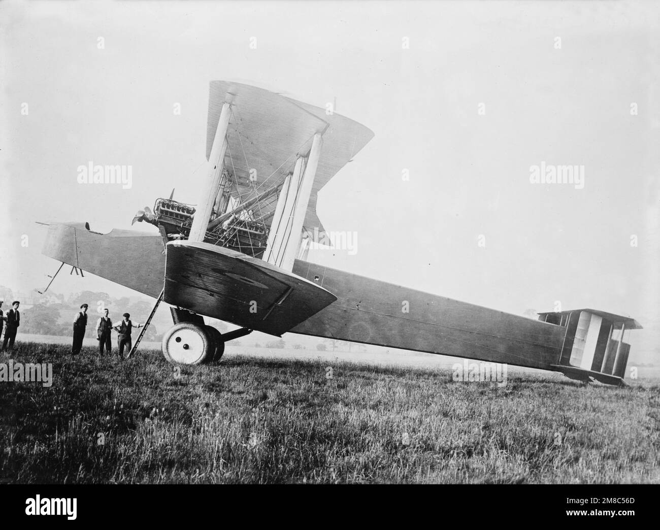 Vintage-Foto um 1918 von einem britischen Handley Page V/1500 schweren Bomber im Ersten Weltkrieg. Er wurde als schwerer Nachtbomber entwickelt und flog am 22 1918. Mai Stockfoto
