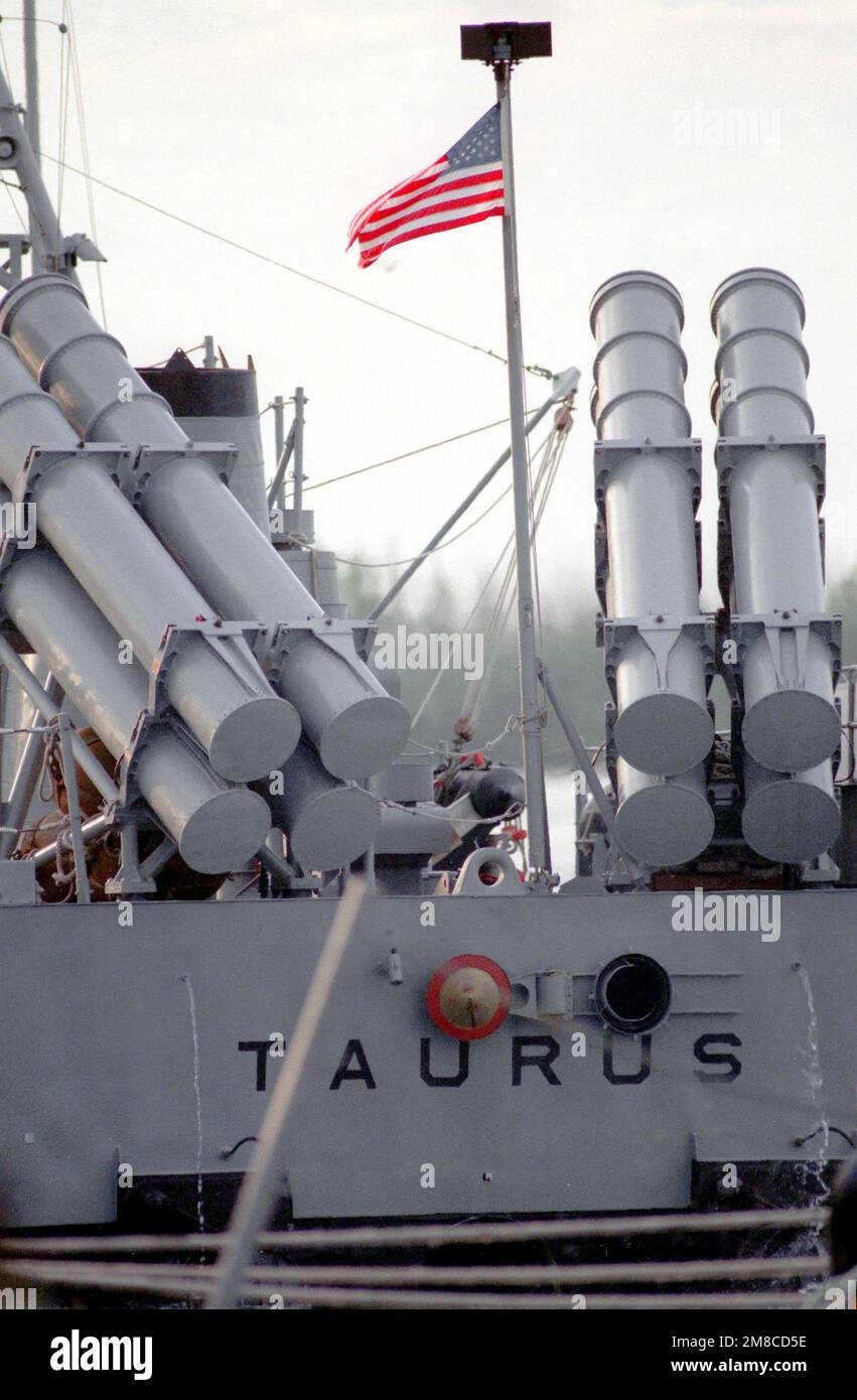 Nahaufnahme des Hecks der Patrouillenflugkörper USS TAURUS (PHM 3) im Hafen. Auf dem Heck des Schiffes sind zwei Mark 141-Kanister für RGM-84A Harpoon-Schiffsabwehrraketen montiert. Basis: Key West State: Florida (FL) Land: Vereinigte Staaten von Amerika (USA) Stockfoto