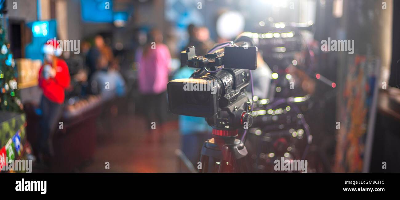 Streamen Sie Ihren Online-Urlaub auf der Unternehmensfeier. Stockfoto