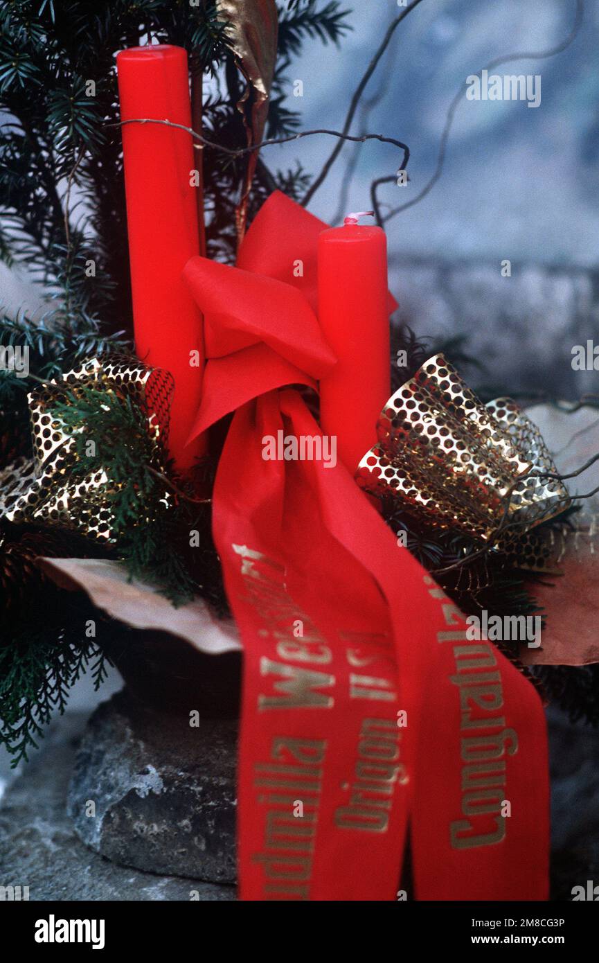Ein kleiner Weihnachtsbaum schmückt den Sport einer neu geschaffenen Öffnung an der Berliner Mauer am Potsdamer Platz. Basis: Berlin Land: Deutschland / Deutschland (DEU) Stockfoto