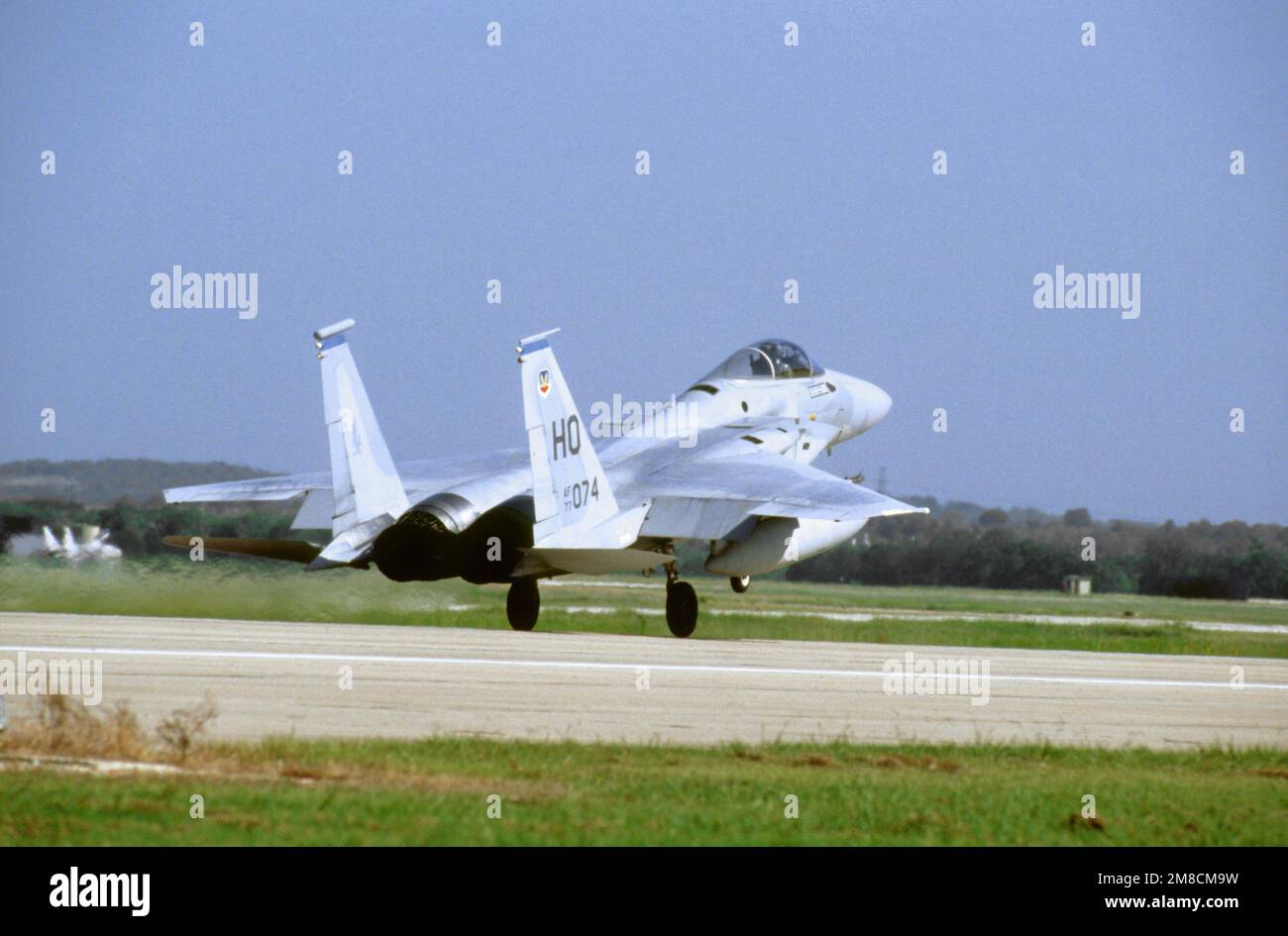 Ein F-15 Eagle von 49. Tactical Fighter Wing, Holloman AFB, New Mexico, kommt zur Landung. Exaktes Datum Aufnahme Unbekannt. Land: Unbekannt Stockfoto