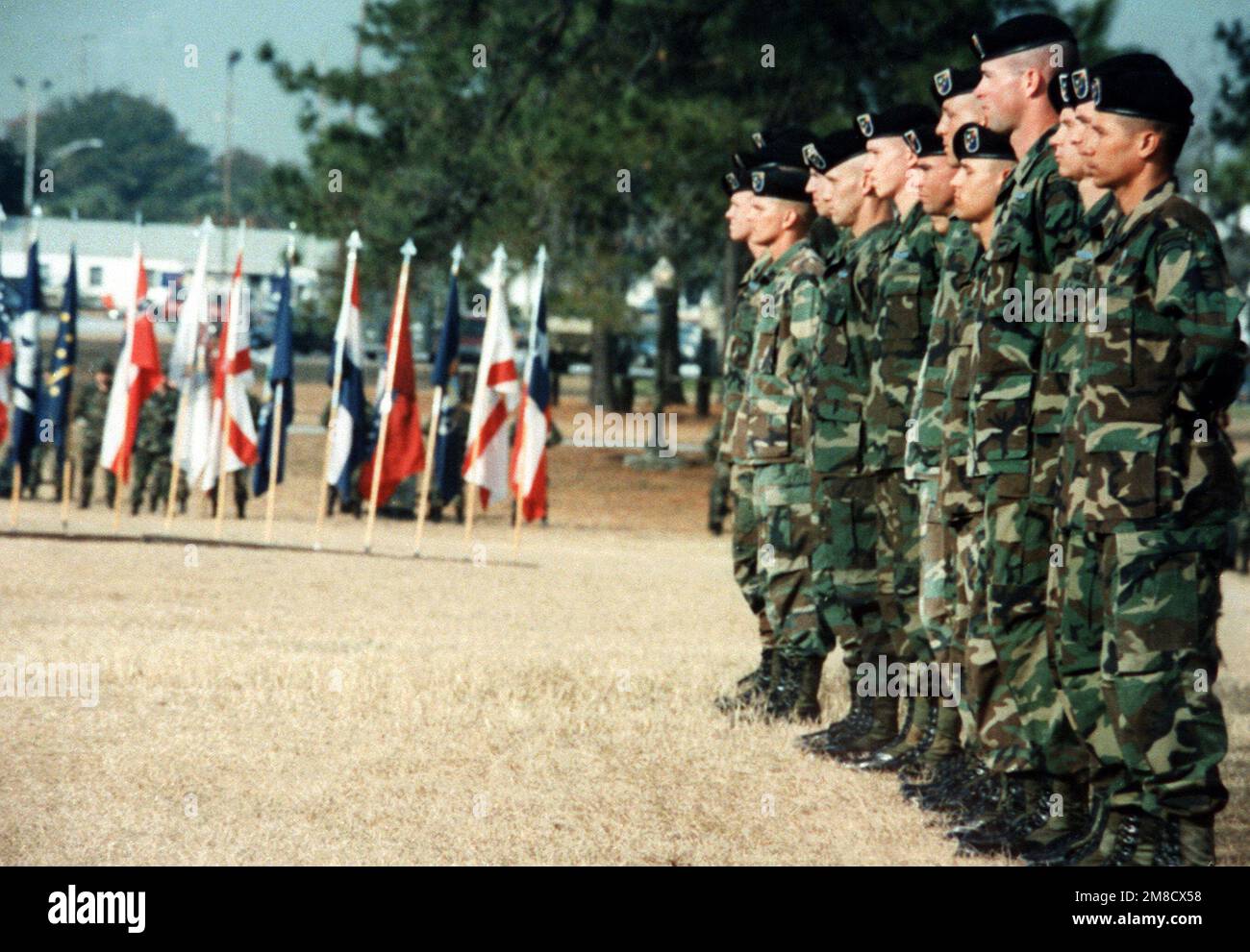 Soldaten des 1. Bataillons, 75. Ranger-Regiment, stehen während einer Zeremonie zur Parade, die die Rückkehr ihres Bataillons aus Panama feierte, wo es zu den Einheiten gehörte, die an der Operation "Just Cause" teilnahmen. Betreff Operation/Serie: JUST CAUSE Base: Fort Stewart Bundesstaat: Georgia (GA) Land: Vereinigte Staaten von Amerika (USA) Stockfoto