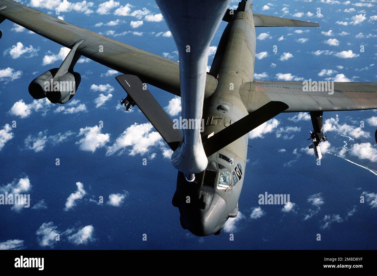 Ein 60. Bombengeschwader B52G StratofortressFlugzeug wird aus der