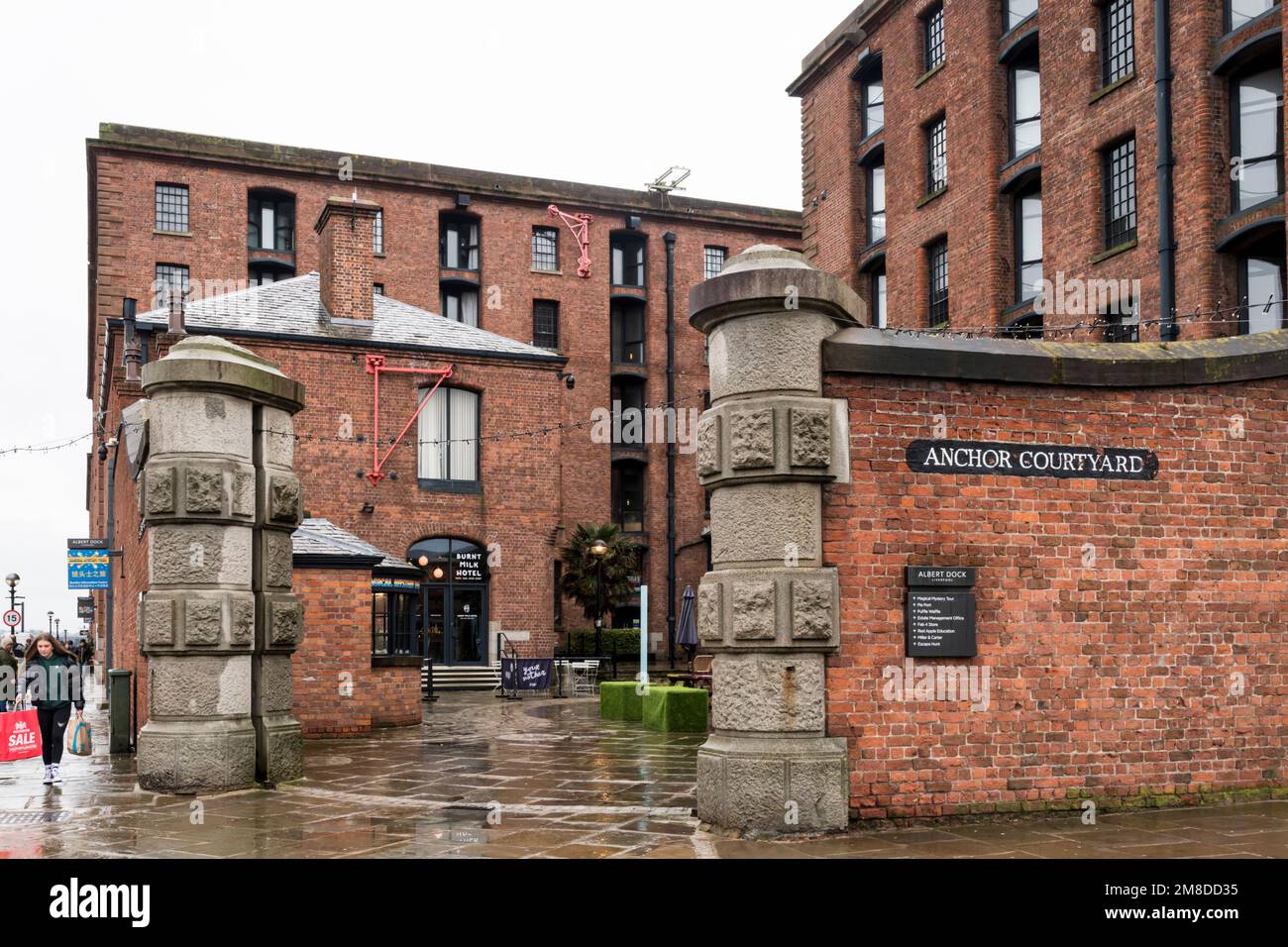 Das Burnt Milk Hotel Cafe & Bar in Liverpools Albert Dock. Stockfoto
