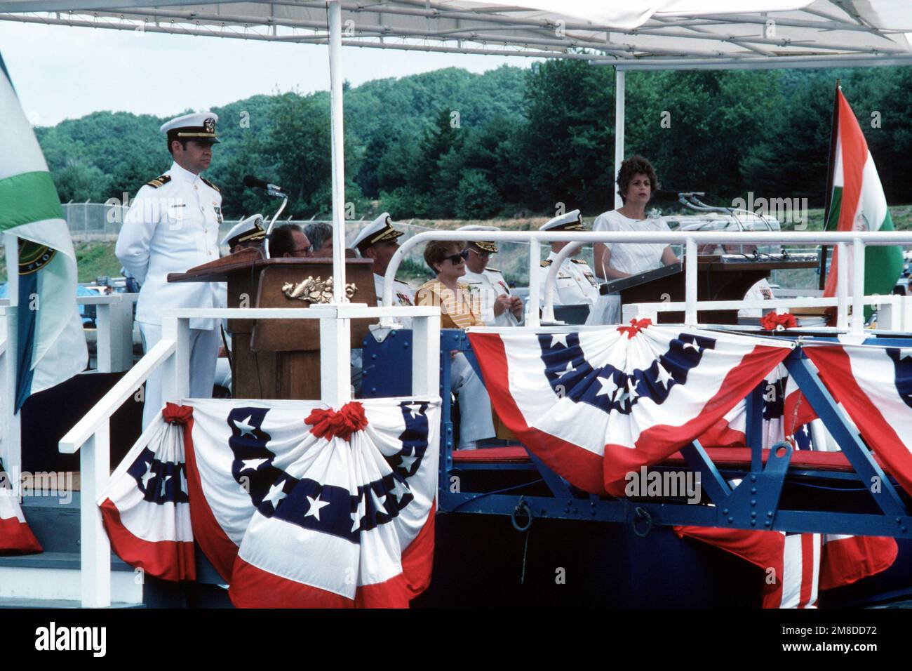 Die republikanische Ileana Ros-Lehtinen spricht während der Zeremonie zur Inbetriebnahme des nuklearbetriebenen Angriffs-U-Boots USS MIAMI (SSN 755). Basis: New London Bundesstaat: Connecticut (CT) Land: Vereinigte Staaten von Amerika (USA) Stockfoto