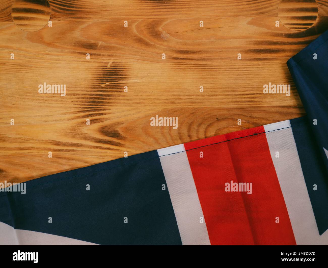 Australische Flagge auf einem Holzbrett. Konzept hergestellt in Australien. Nahaufnahme. Stockfoto