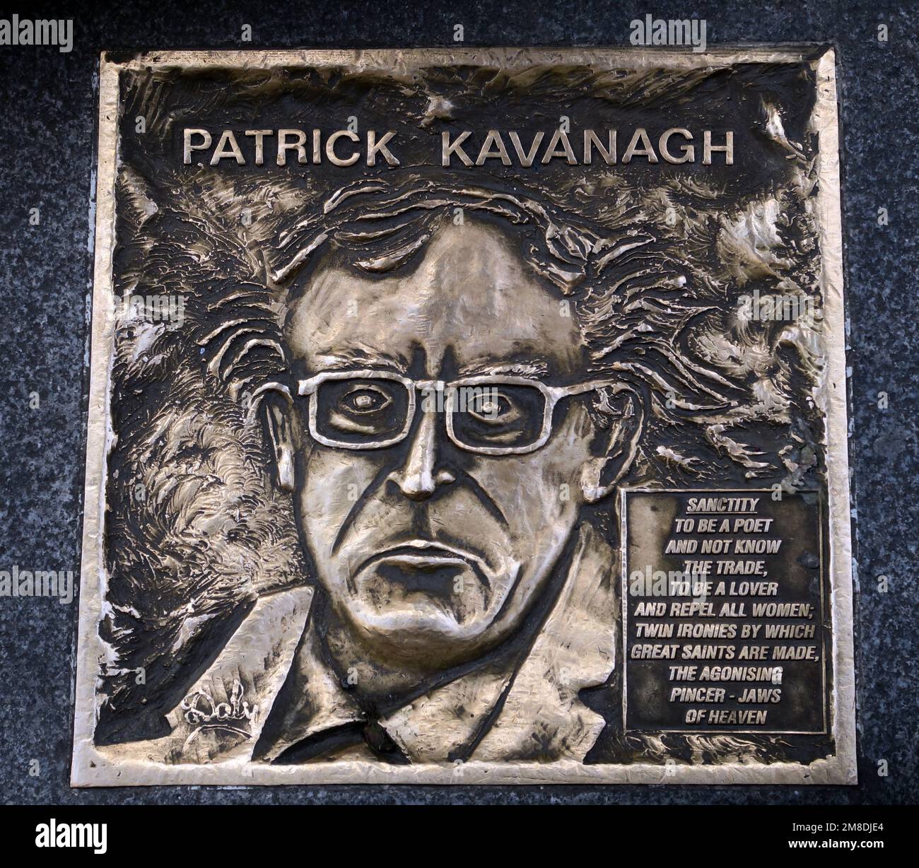 Bronzetafel von Patrick Kavanagh Poet, Fleet St, Temple Bar, Dublin 2, D02 NX25, Irland, Irland Stockfoto