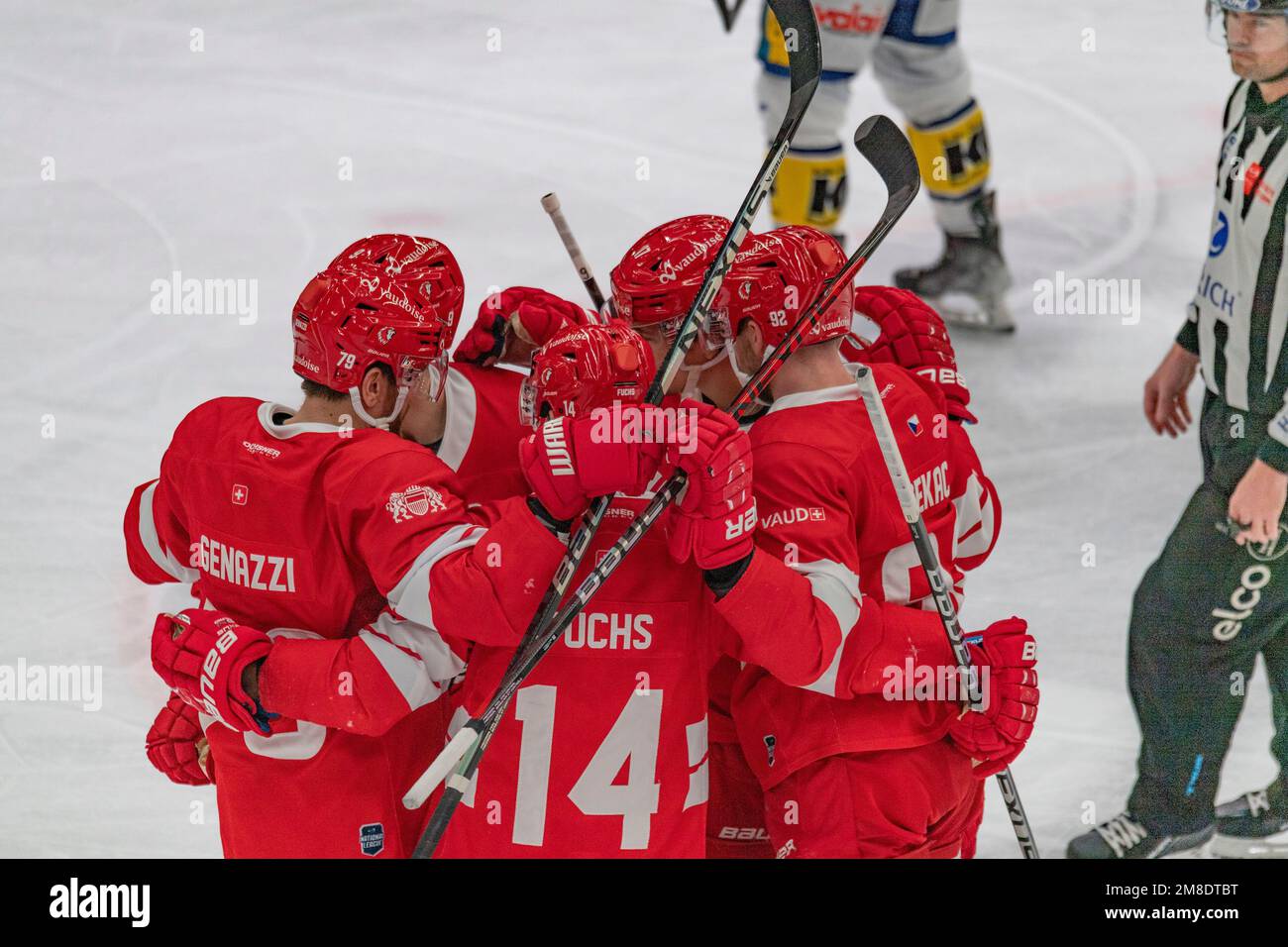 Lausanne, Schweiz. 01. März 2023. Das Lausanne HC Team feiert während des 36. Tages der Schweizer Nationalliga 2022-2023 der Saison der Schweizerischen Nationalliga 2022-2023 mit der Lausanne HC und dem EHC Kloten. Der 36. Tag der Schweizer Nationalliga 2022-2023 zwischen Lausanne HC und dem EHC Kloten fand in der Vaudoise Arena in Lausanne statt. (Foto: Eric Dubost/Sipa USA) Guthaben: SIPA USA/Alamy Live News Stockfoto