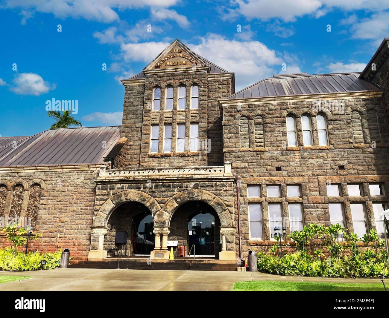 Fassade und Außenansicht des Bernice Pauahi Bishop Museums - Honolulu, Hawaii, USA - Dezember 2022 Stockfoto
