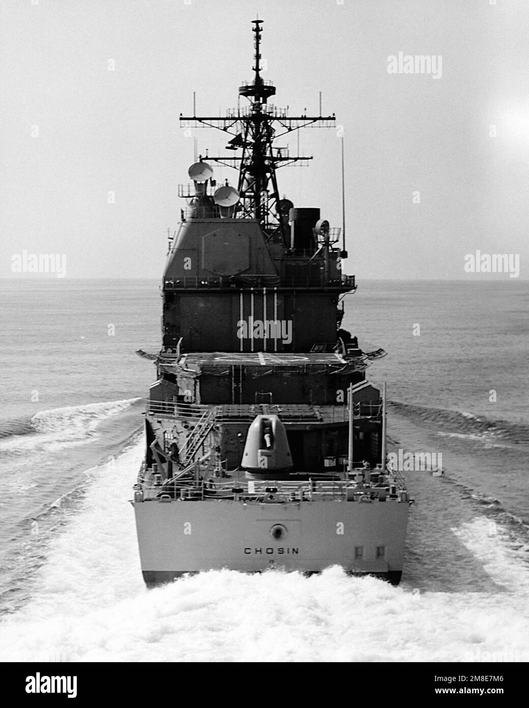 Ein Heck-Blick auf den vor seiner Inbetriebnahme laufenden geführten Raketenkreuzer USS CHOSIN (CG 65). Land: Golf Von Mexiko Stockfoto