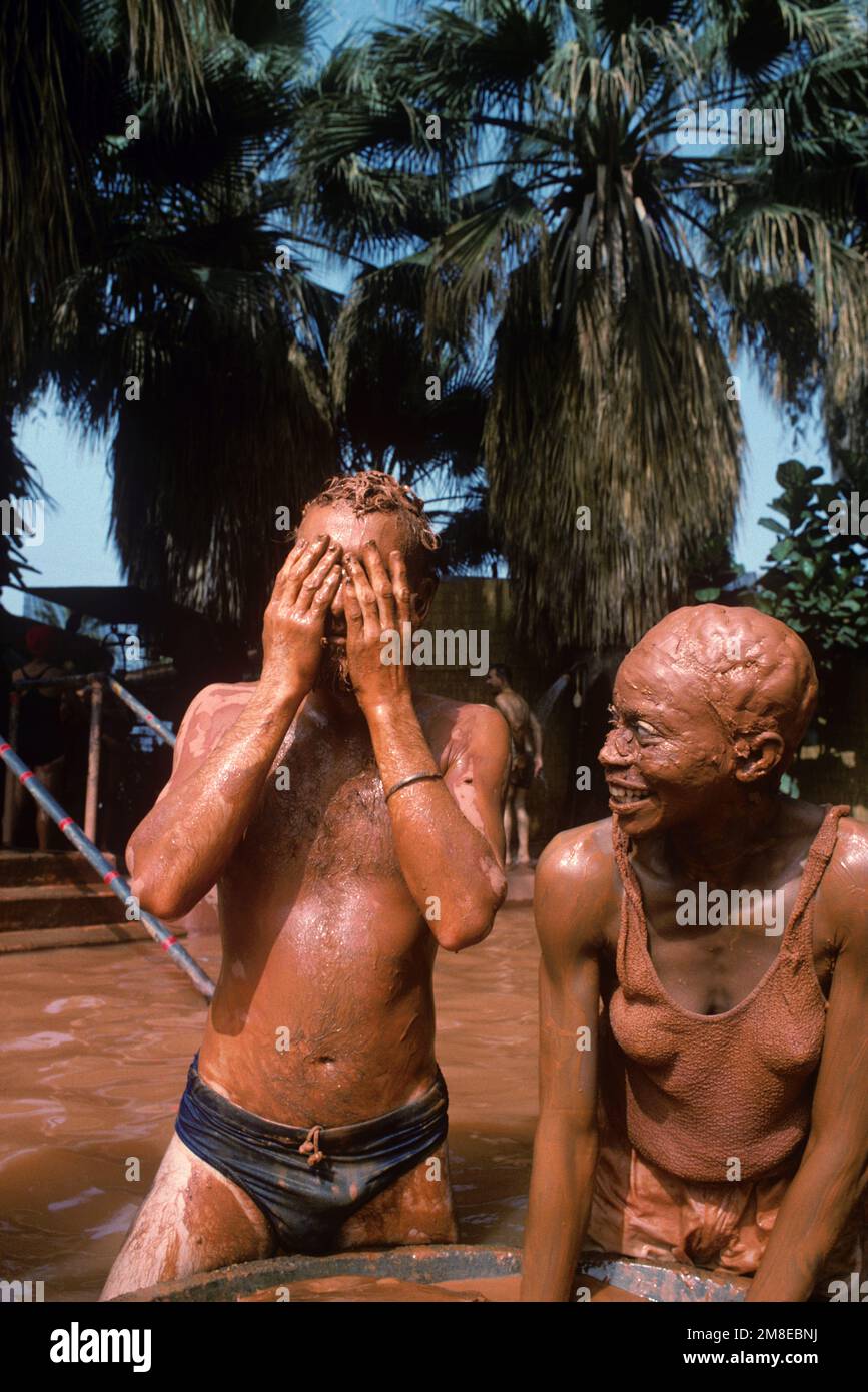 Schlammbad in den Glen Ivy Hot Springs in Südkalifornien, USA Stockfoto