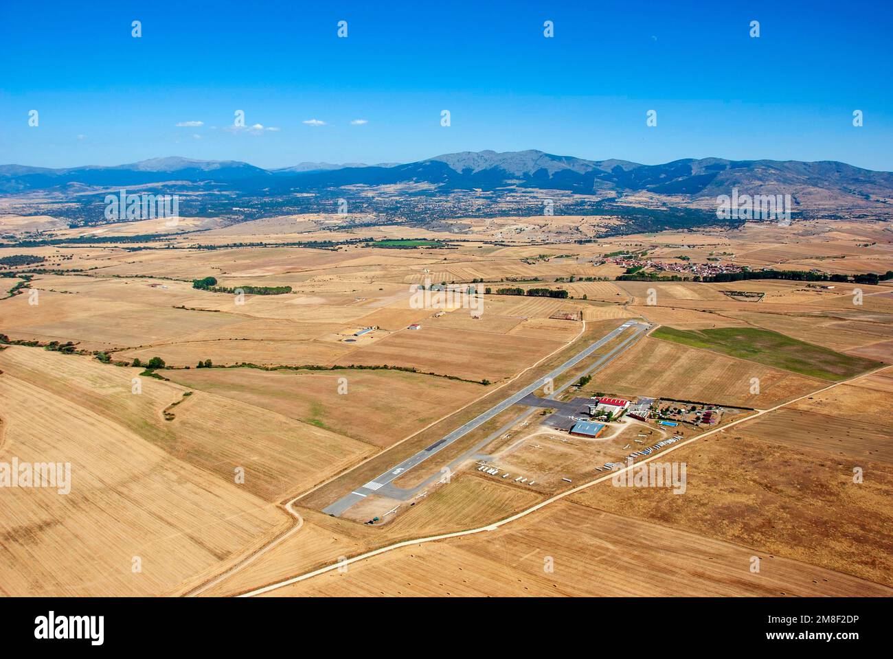 Luftaufnahme des Flugplatzes Fuentemilanos, Sierra de Guaderama, Castilla y Leon, Spanien Stockfoto
