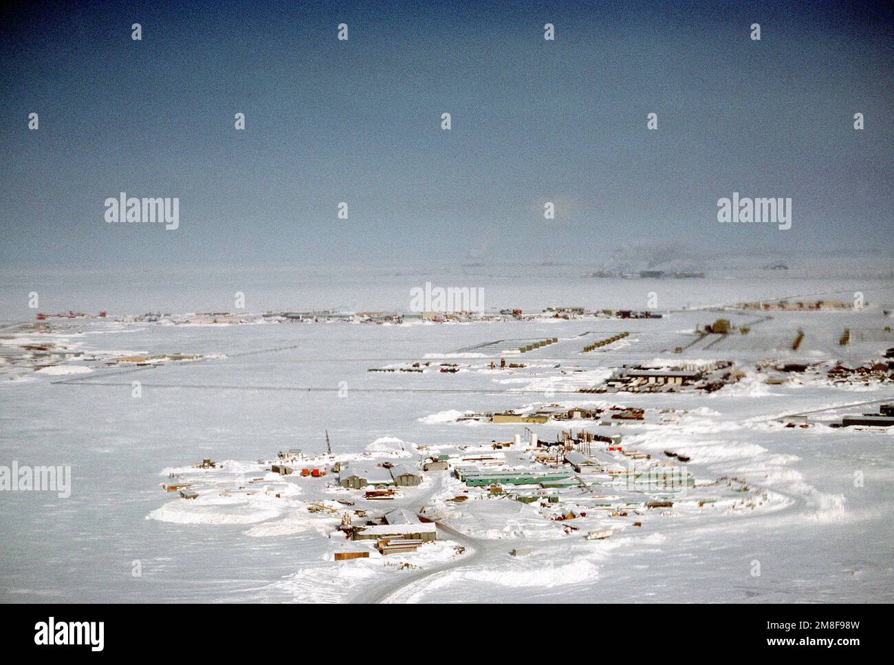 Luftaufnahme einer US-Militäreisstation. Land: Arktis Stockfoto
