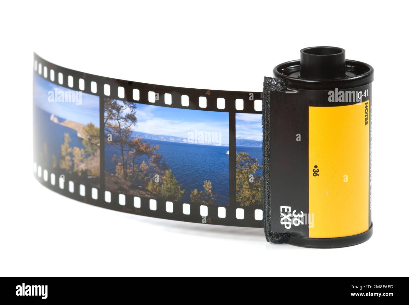 Kassette mit 35-mm-Fotofilm isoliert auf weißem Hintergrund Stockfoto