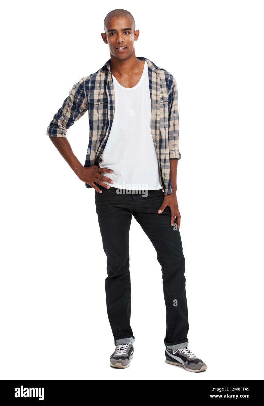 Junger Schwarzer, Studioporträt und Stil mit Selbstvertrauen, Einstellung und Lebensstil in Atlanta. Cooler Typ, Modemodell und weißer Hintergrund Stockfoto
