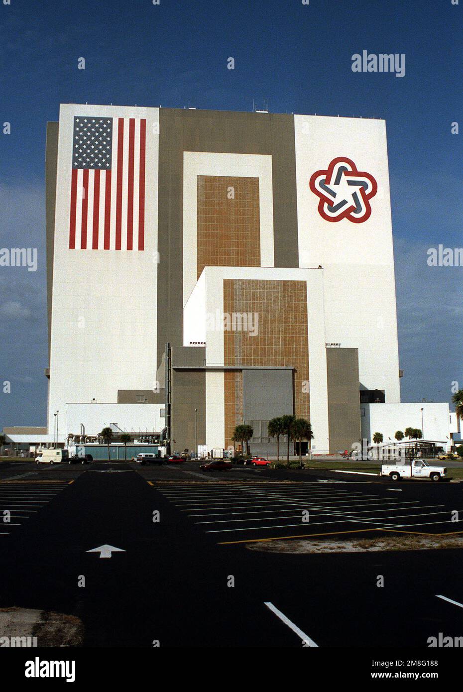 Ein Blick auf das Space Shuttle Vehicle Assembly Building der National Aeronautics and Space Administration. Basis: Kennedy Space Center Bundesstaat: Florida(FL) Land: Vereinigte Staaten von Amerika(USA) Stockfoto