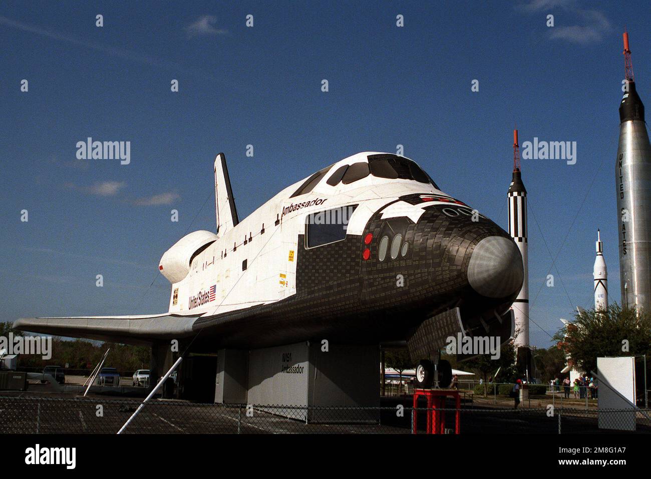 Ein Space Shuttle-Modell ist Teil einer National Aeronautics and Space Administration Display. Basis: Kennedy Space Center Bundesstaat: Florida(FL) Land: Vereinigte Staaten von Amerika(USA) Stockfoto