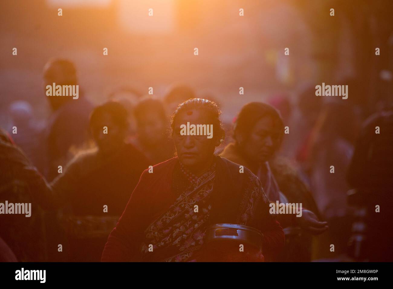 Bhaktapur, Nepal. 14. Januar 2023. Anhänger werden beim Madhav Narayan Festival in Bhaktapur, Nepal, am 14. Januar 2023 gesehen. Kredit: Sulav Shrestha/Xinhua/Alamy Live News Stockfoto