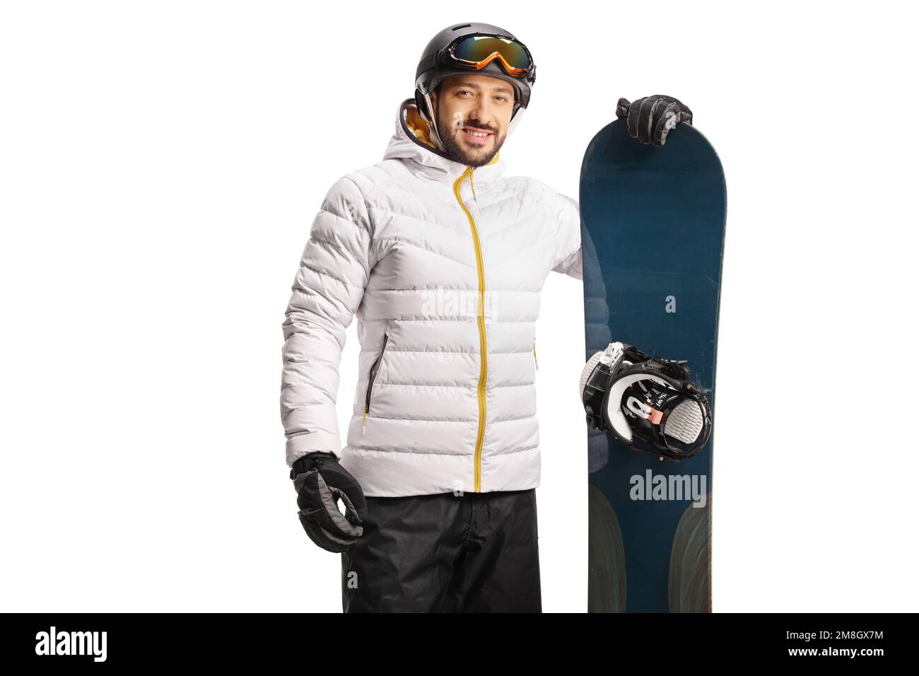 Ein Typ mit Snowboardausrüstung, der auf die Kamera schaut, isoliert auf weißem Hintergrund Stockfoto