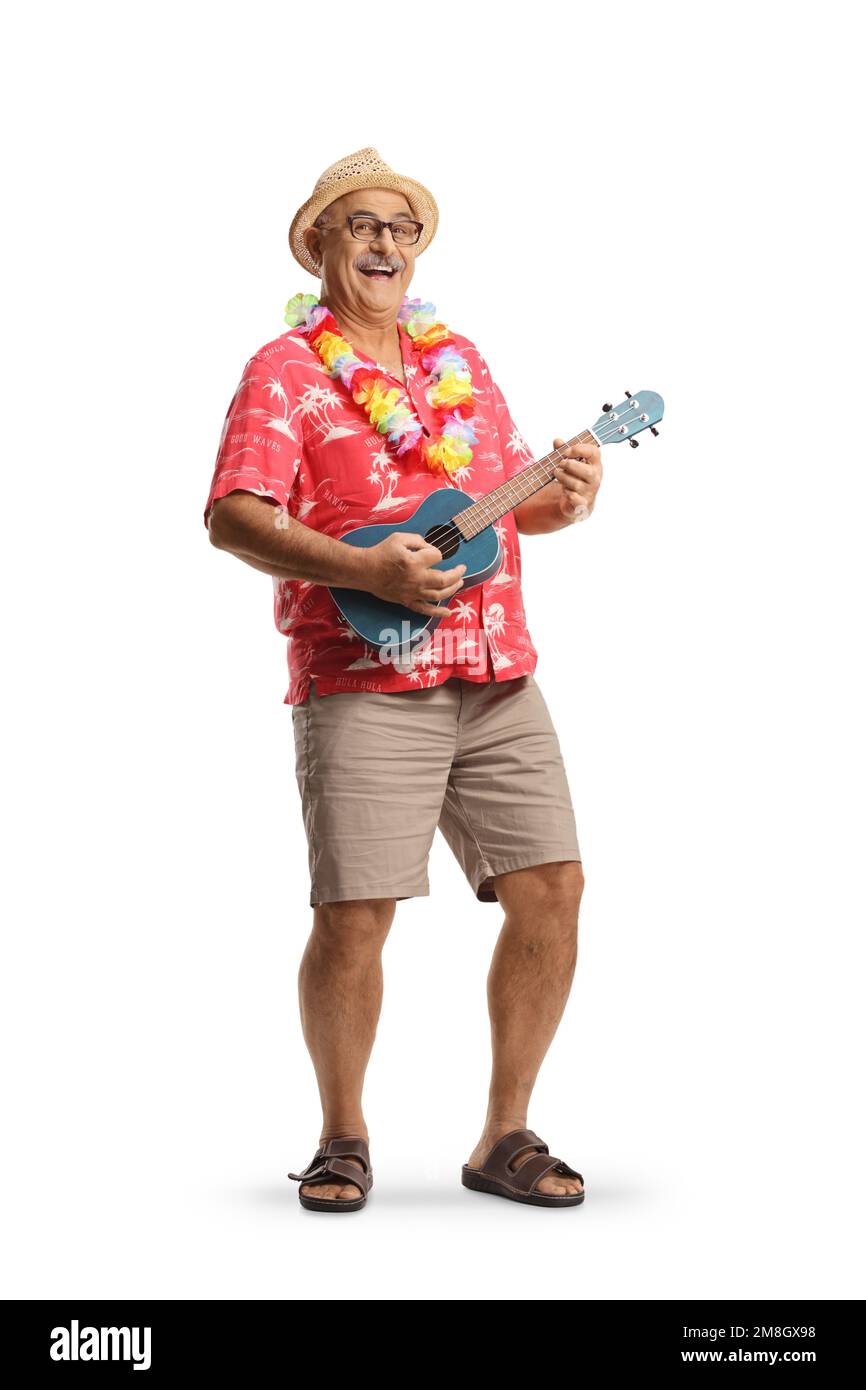 Längenporträt eines fröhlichen erwachsenen Mannes, der Ukulele-Instrument spielt, isoliert auf weißem Hintergrund Stockfoto