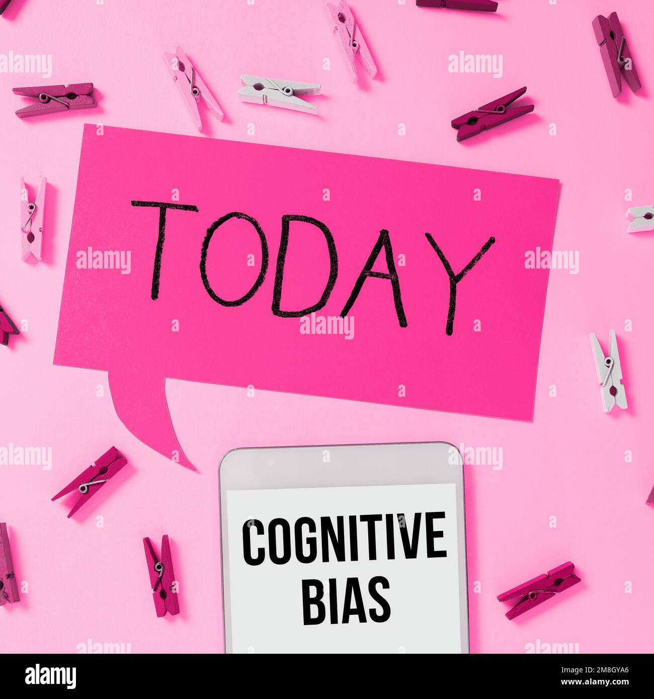 Schrift zeigt Text kognitive Vorurteile an. Begriffliche photopsychologische Behandlung psychischer Störungen Stockfoto