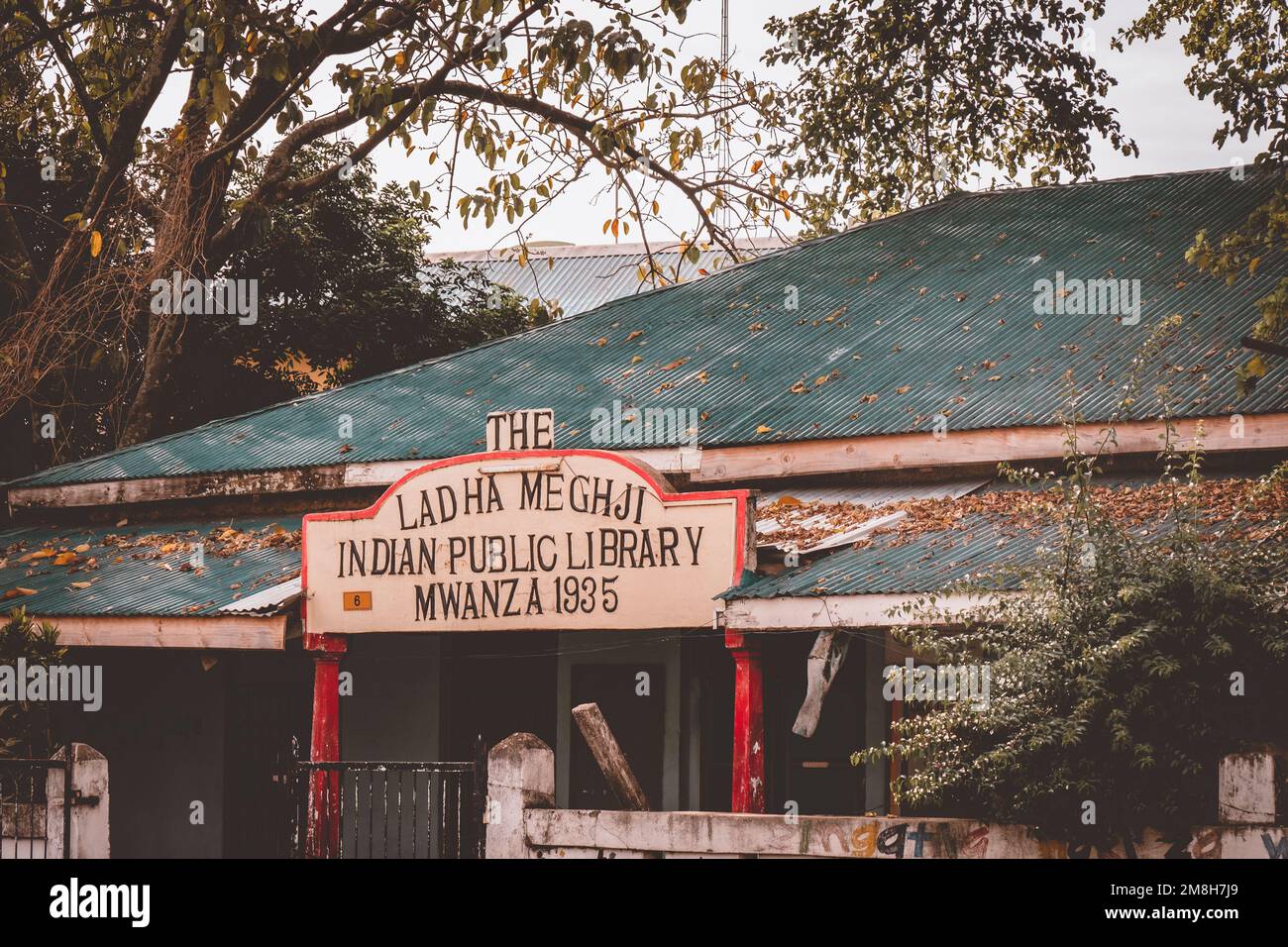 25.03.2022 - Mwanza, Tansania - Alte Indische Öffentliche Bibliothek 1935. Gebäude in Afrika. Das Ist Ladha Meghji Stockfoto