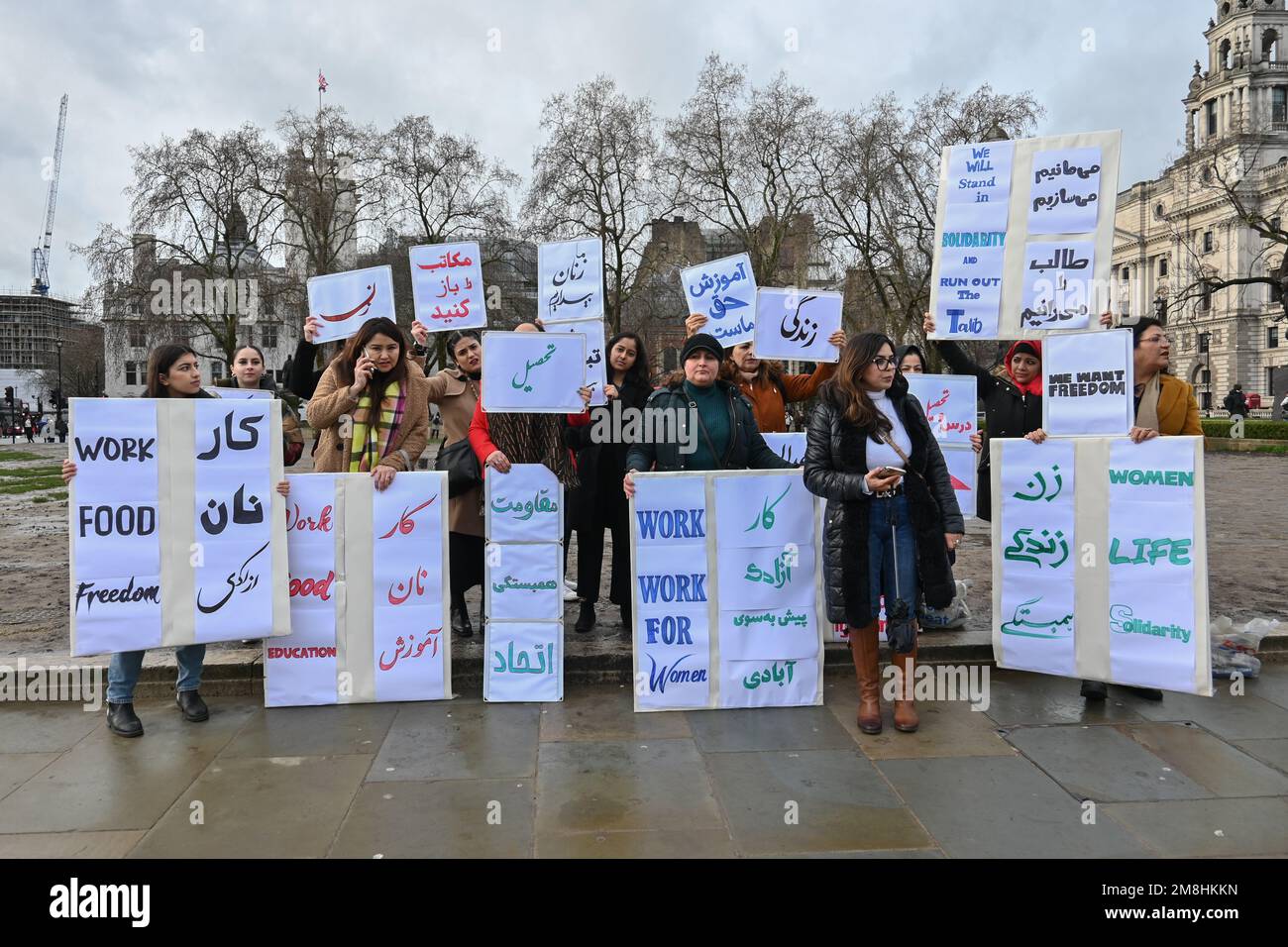 Parliament Square, London, Großbritannien. 14. Januar 2023: Afghanische Gemeinschaft protestiert für afghanische Frauen und Mädchen für Lebensmittel, Arbeits- und Bildungsrechte und Freiheit für afghanische Frauen und Mädchen. Kredit: Siehe Li/Picture Capital/Alamy Live News Stockfoto