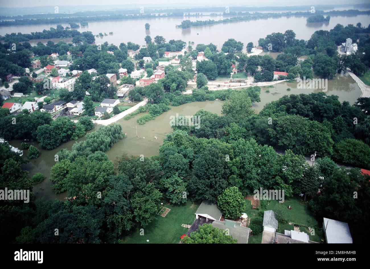 Luftkanäle der überfluteten Stadt, als der Mississippi nach starken Regenstürmen seine Ufer überschwemmte. Betrifft Betrieb/Serie: HOCHWASSERBASIS IM MITTLEREN WESTEN: Saint Genevieve Bundesstaat: Missouri (MO) Land: Vereinigte Staaten von Amerika (USA) Stockfoto