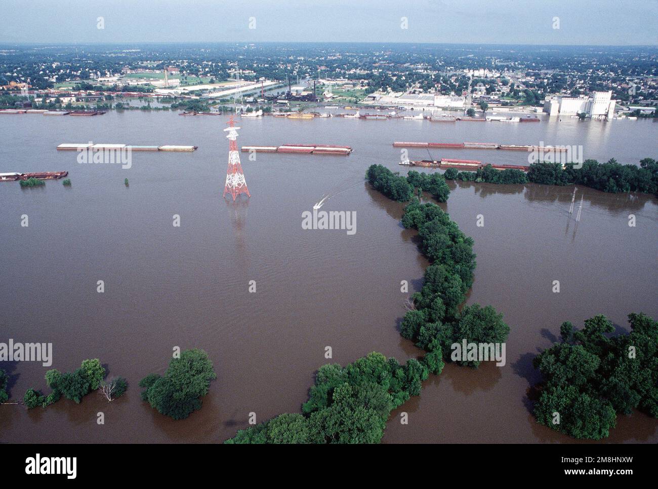 Straßen und Ackerland in St. Die Gegend um Louis ist von Überschwemmungen schwer getroffen. Basis: Saint Louis Staat: Illinois (IL) Land: Vereinigte Staaten von Amerika (USA) Stockfoto