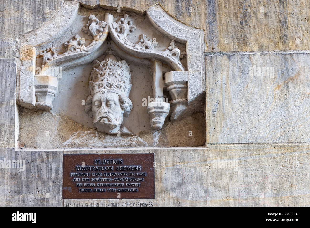 Bremen, Deutschland - 13. November 2022: Skulptur des Schutzpatrons des Heiligen Petrus der Stadt Bremen in der Freie Hansestadt Bremen in Deutschland Stockfoto