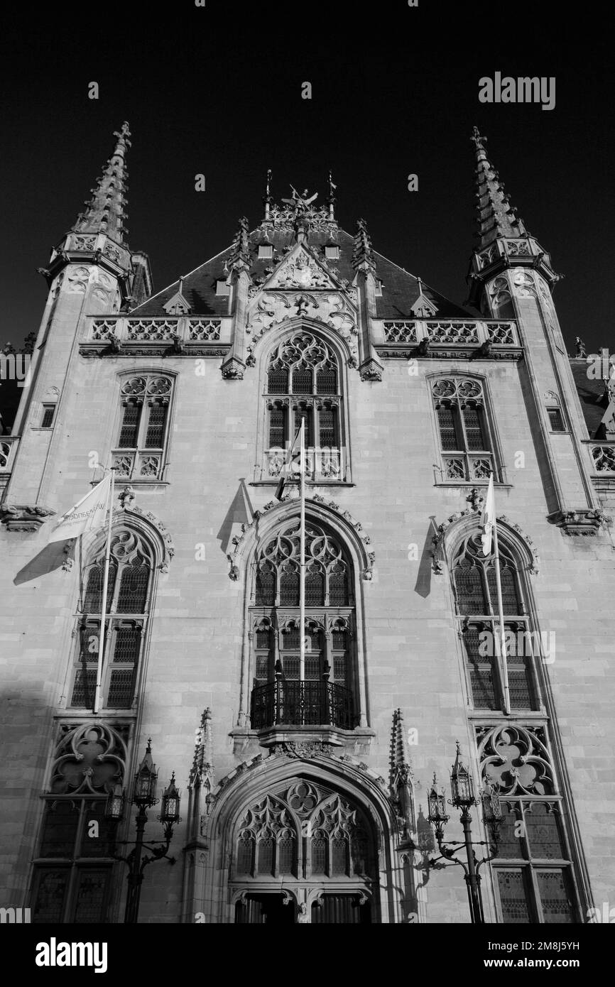 Außenansicht des Provincial Court Building, Market Place, Brügge City, Westflandern in der flämischen Region Belgiens. Brügge City gehört zum UNESCO-Weltkulturerbe Stockfoto