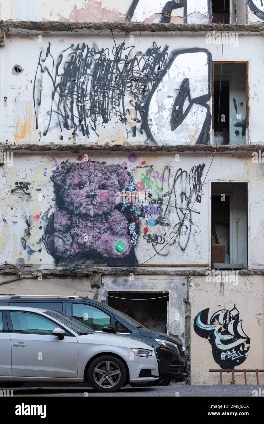 Istanbul Graffiti - Erdems Teddy, Erdem der große Fisch (Erdem Ayli) - Beyoglu, Istanbul, Türkei Stockfoto