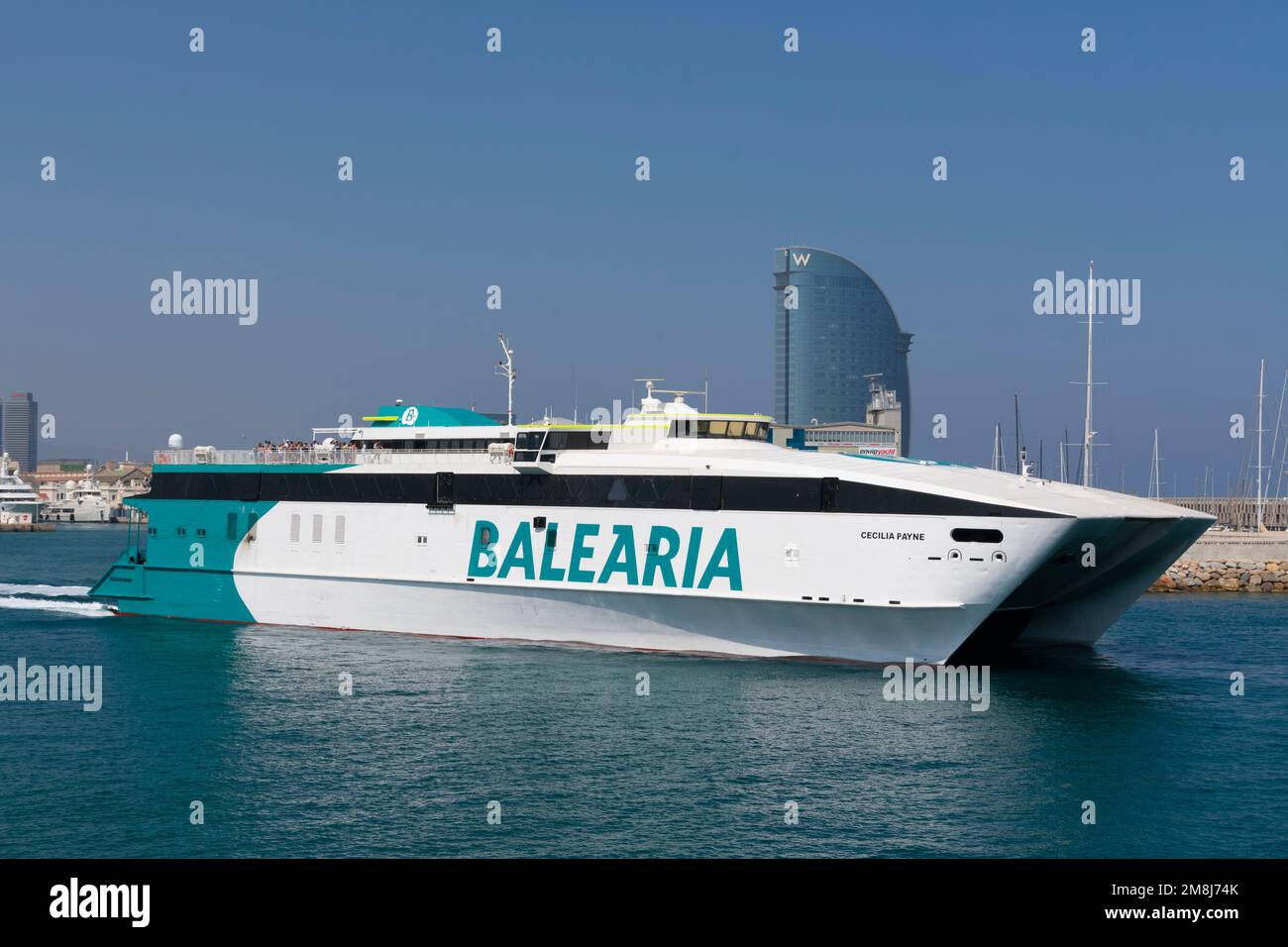 Abfahrt vom Hafen von Barcelona mit der Schnellfähre Cecilia Payne von Baleària Ferry am Nachmittag des 20. Juli 2022. Stockfoto