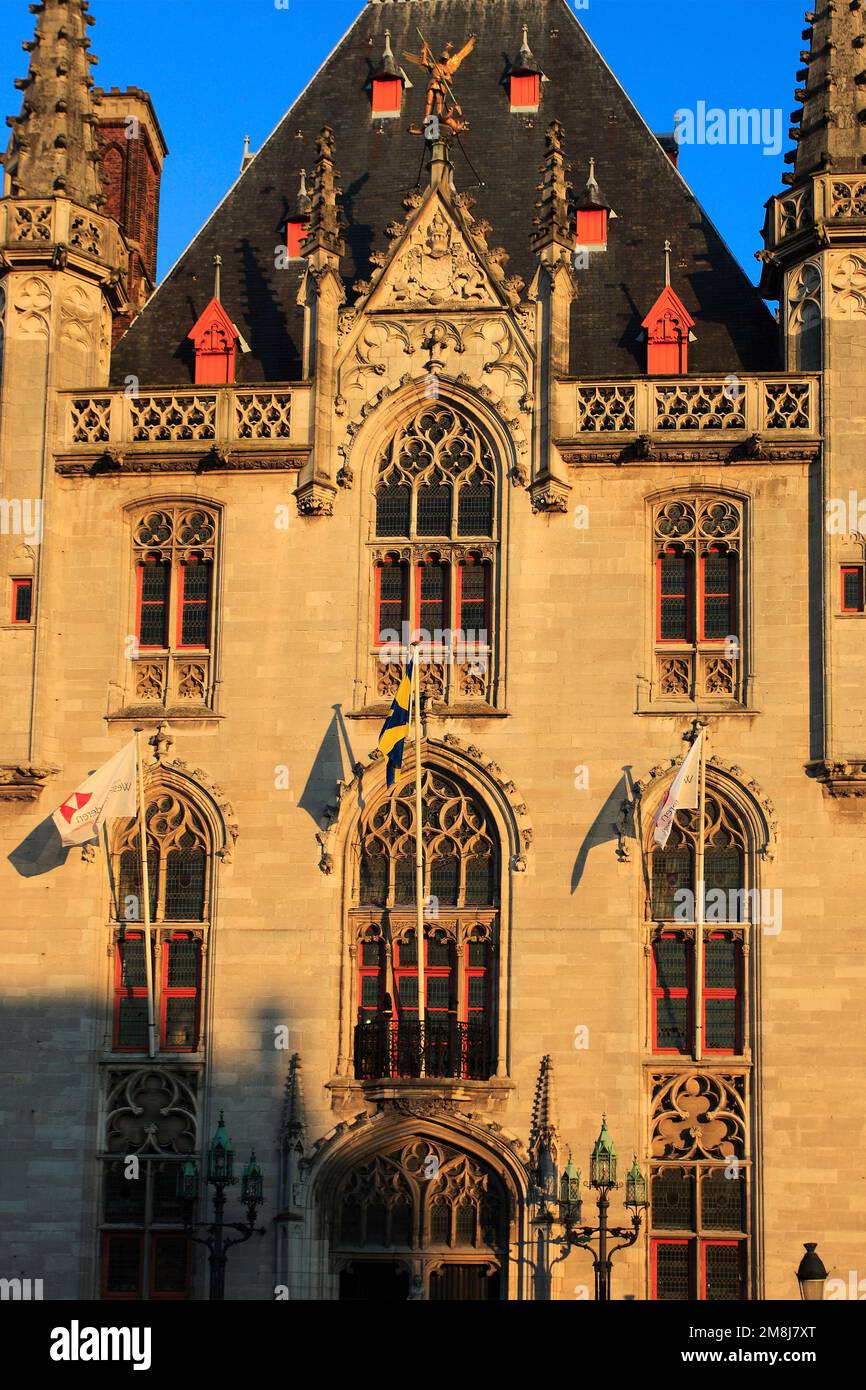 Außenansicht des Provincial Court Building, Market Place, Brügge City, Westflandern in der flämischen Region Belgiens. Brügge City gehört zum UNESCO-Weltkulturerbe Stockfoto